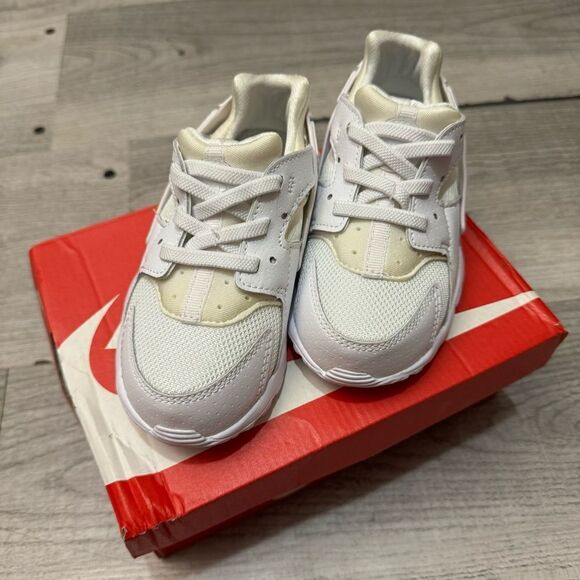 Little Kids Nike Huarache Run shoe size 9c NWT - Picture 1 of 6